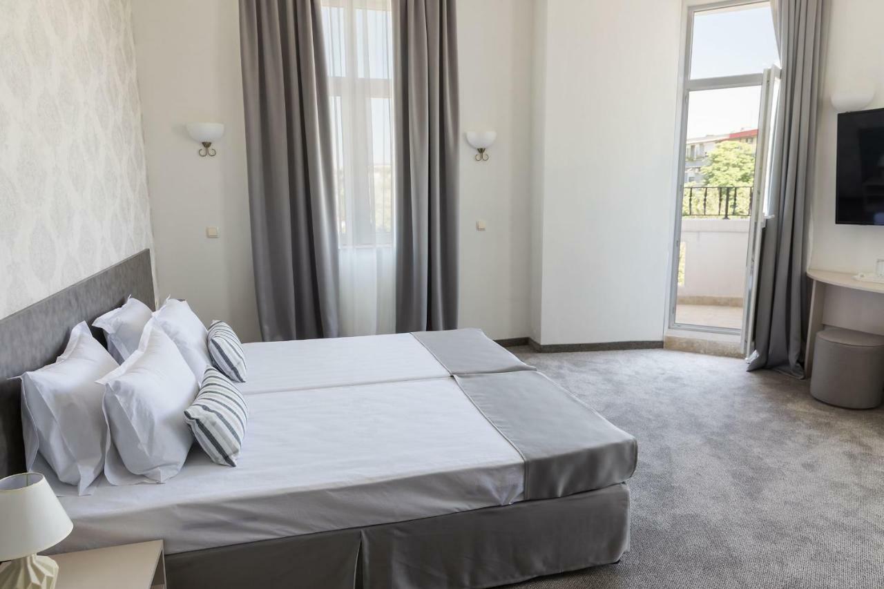 Hotel Central روس المظهر الخارجي الصورة